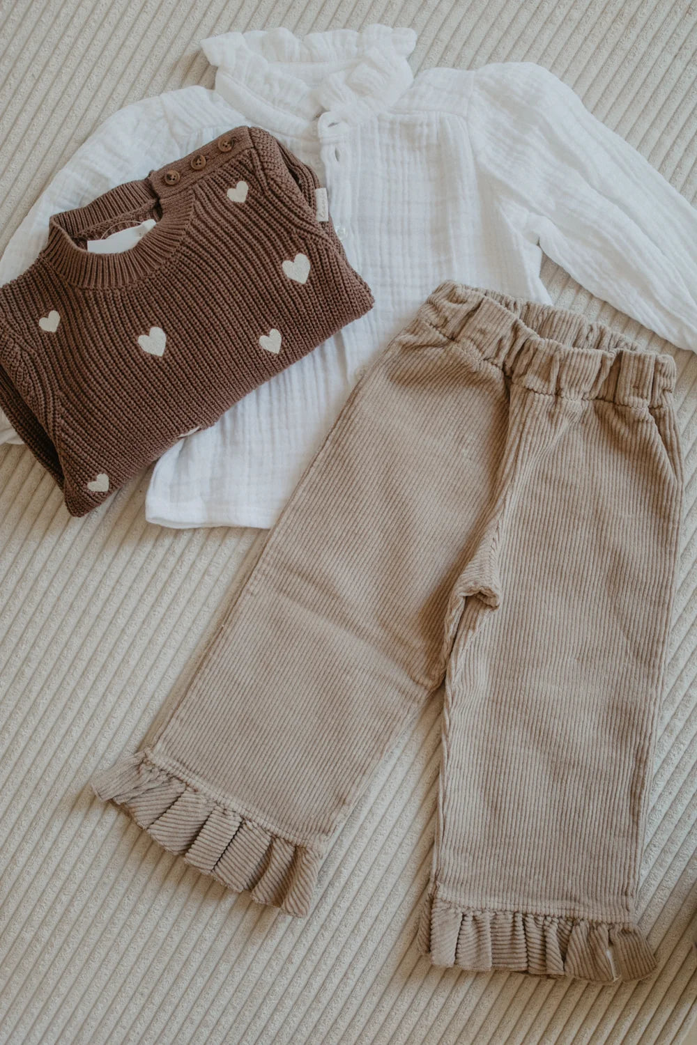 Leevje Cordhose mit Rüschen